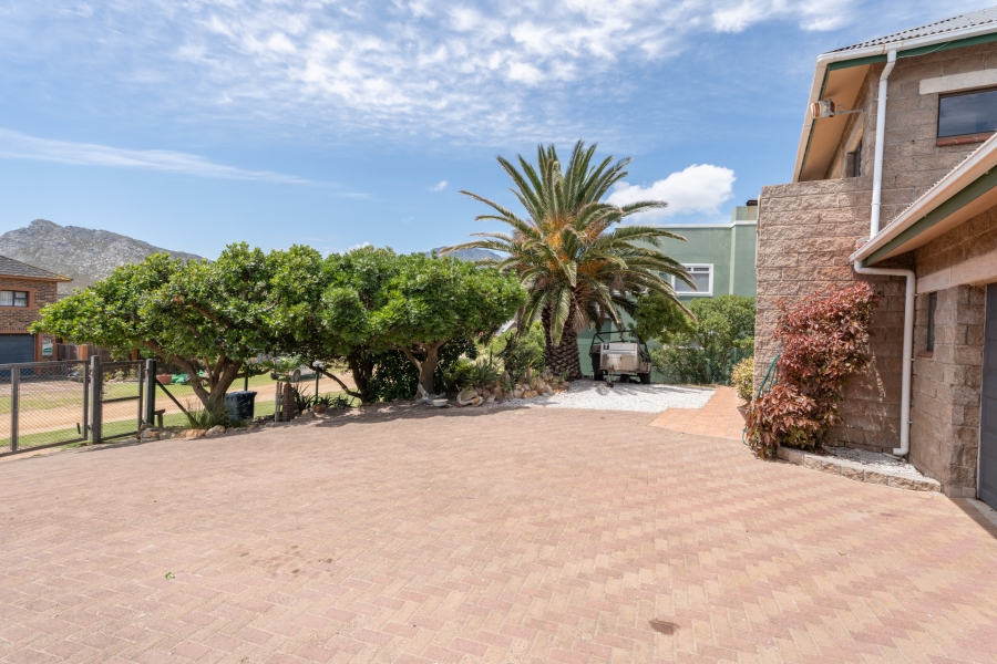 4 Bedroom Property for Sale in Pringle Bay Western Cape